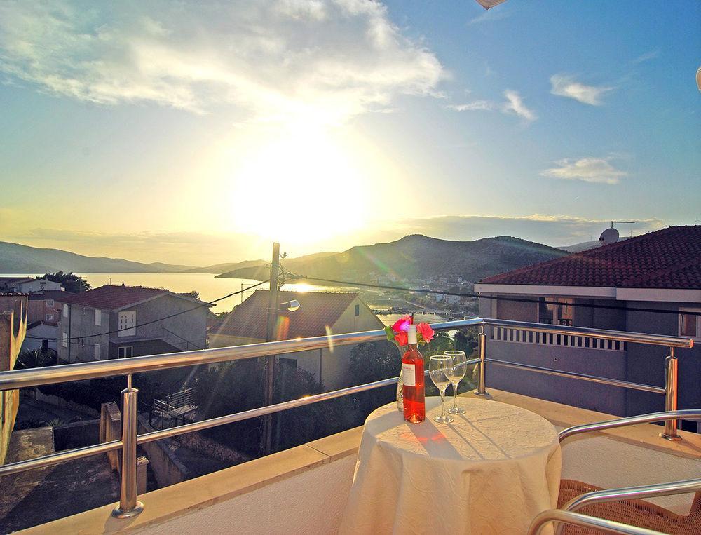 Apartments Kairos Trogir Buitenkant foto
